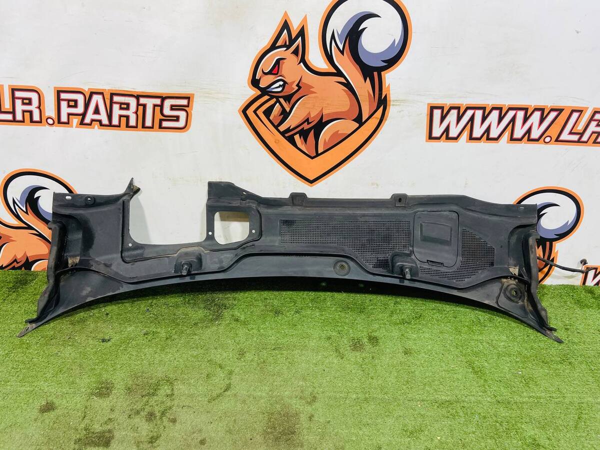 LR111638 Plastik pod szybę (żabot) Land Rover Discovery Sport L550 (2015-) Używany